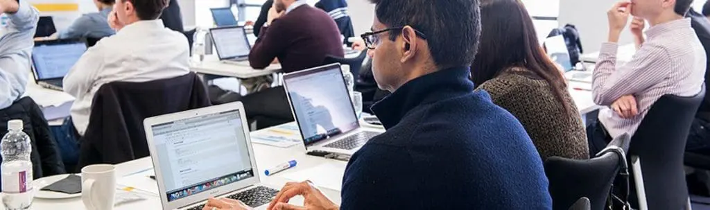 Online course vs.&nbsp;instructor-led training &ndash; how&nbsp;to&nbsp;develop your team&rsquo;s new&nbsp;skills?